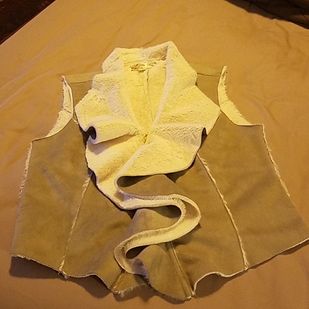 Womens Au Lieu vest.